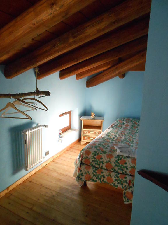 Azienda Agrituristica Risveglio Naturale Varese Ligure Habitación foto