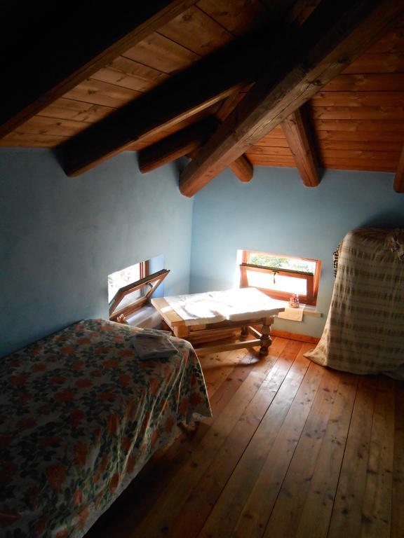 Azienda Agrituristica Risveglio Naturale Varese Ligure Habitación foto